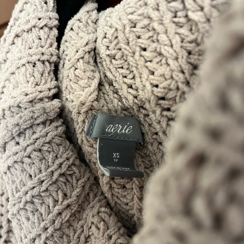 Sweaters - Picture 4 of 6